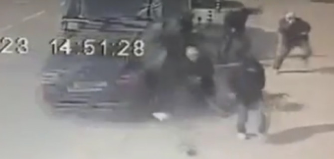 В Улан-Удэ водитель перепутал педали и сбил людей на остановке