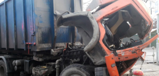 В Москве в ДТП с грузовиками пострадали оба водителя