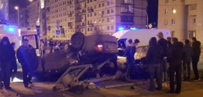 Два человека пострадали в ДТП на Просвещения в Петербурге