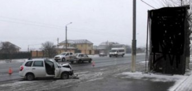 Под Белгородом водитель погиб при столкновении с рекламным щитом