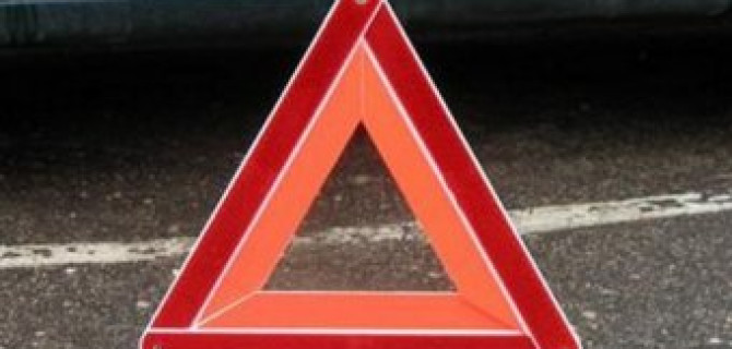 В ДТП с тремя грузовиками на МКАД пострадал человек