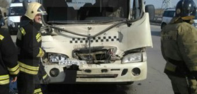 В Ростове в ДТП с маршруткой пострадали семь человек