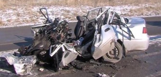 В ДТП с грузовиком под Тюменью погибли два человека