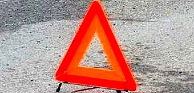 На МКАД после ДТП опрокинулся грузовик