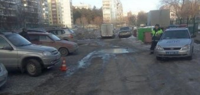 В Новосибирске «Нива» сбила на парковке 2-летнего мальчика