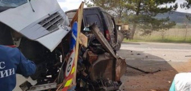 На трассе Симферополь-Севастополь фура протаранила автомобиль «Крымавтодора»: погиб человек