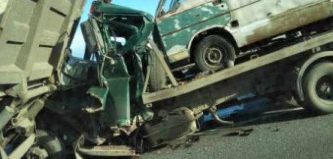 На КАД под Петербургом погиб водитель эвакуатора