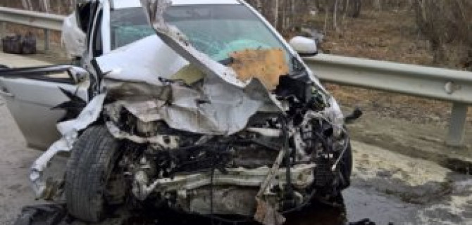 В результате ДТП в Южно-Сахалинске погиб водитель авто и ребенок-пассажир