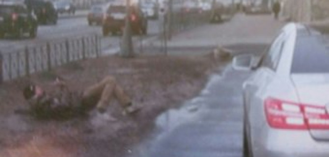 В Петербурге водитель «Мерседеса» сбил двух представителей движения «СтопХам»