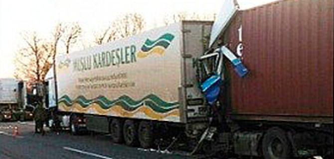 На трассе Одесса-Киев фуру в результате ДТП буквально смяло - водитель погиб