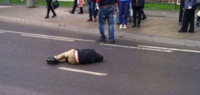 Во Львове "Скорая", приехавшая на место ДТП, задавила пострадавшего