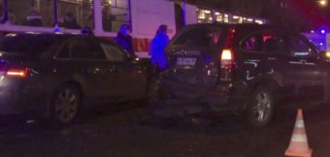 В Петербурге Audi на огромной скорости врезался в кроссовер Honda и в Mitsubishi