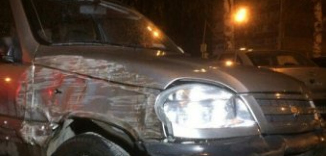 В Тольятти водитель Chevrolet Niva влетел на парковку