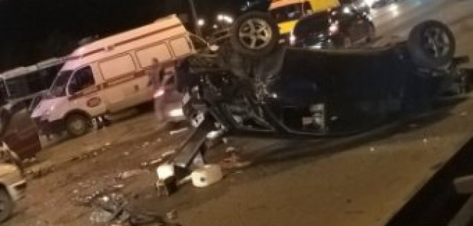 В&nbsp;Омске серьезная авария с&nbsp;&laquo;перевертышем&raquo;, есть пострадавшие