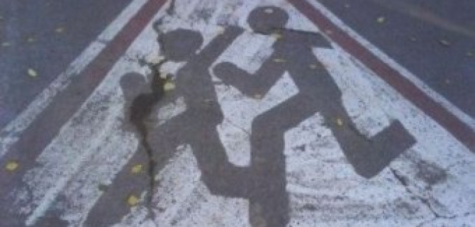 Под Иваново оставленный отцом в припаркованной машине 3-летний ребенок вышел на дорогу и был сбит