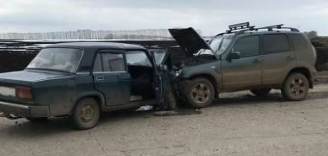 В Башкирии "Жигули" не уступили дорогу "Ниве": двое погибших и трое госпитализировано