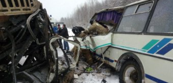 В Коми в ДТП с автобусом и грузовиком пострадало 37 человек, один погиб