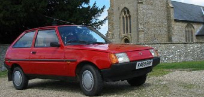 Учитель из Британии коллекционирует советские машины