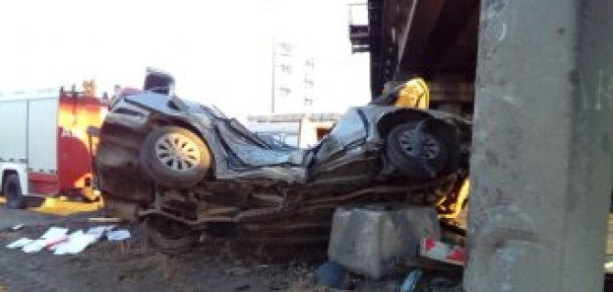 ДТП с двумя погибшими на Северной дороге в Череповце: автомобиль врезался в опору моста