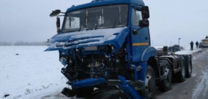 В Башкирии "десятка" влетела под "КамАЗ", водитель погиб