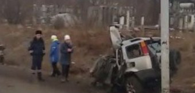 Под Шахтерском два человека в Honda насмерть разбились об столб