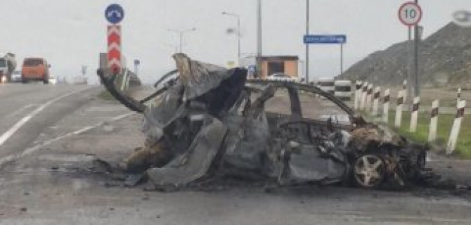 В Новороссийске после ДТП в машине сгорел молодой человек