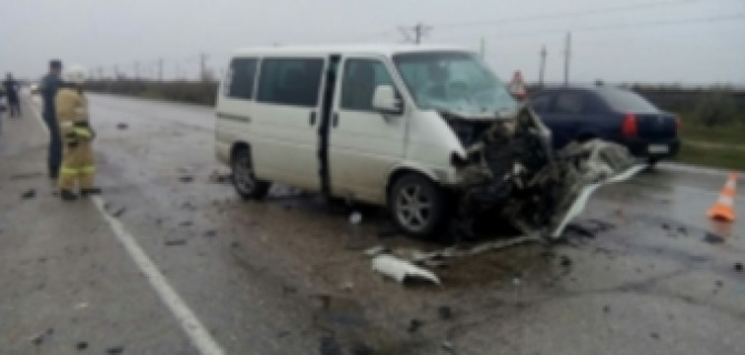 Мужчина и ребенок погибли в ДТП с микроавтобусом на трассе Евпатория — Симферополь