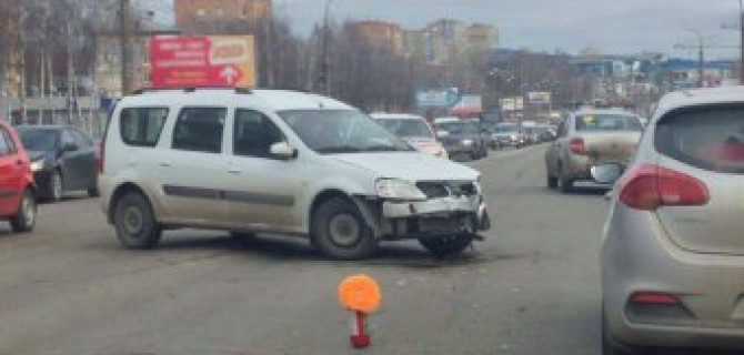 «Скорая» с беременной попала в ДТП в Ижевске
