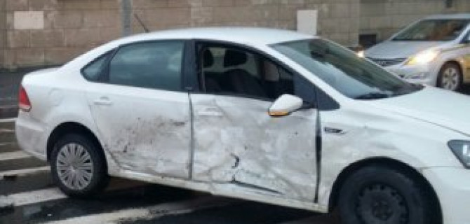 В ДТП на Малоохтинском проспекте в Петербурге пострадали женщина и ребенок