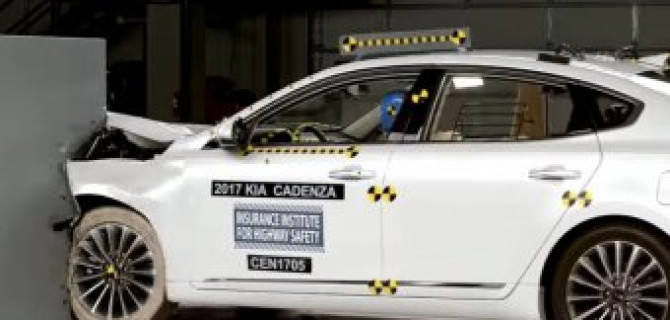 Седан Kia Cadenza 2017 признали одним из самых безопасных автомобилей