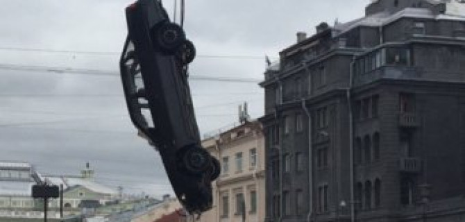 В Петербурге доставали автомобиль из Крюкова канала