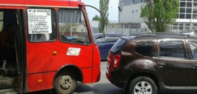 В Саратове 5-летний мальчик сломал ногу в ДТП с автобусом