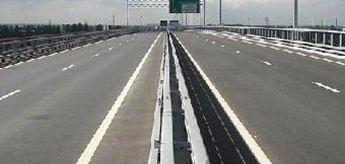 На КАД в Петербурге перекроют две полосы движения 