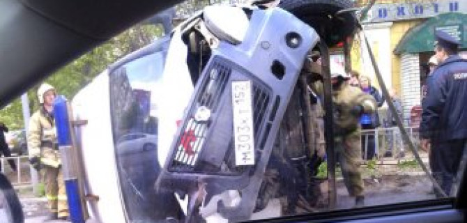 В Дзержинске опрокинулся автомобиль «скорой помощи»