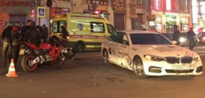 В Петербурге в ДТП серьезно пострадала мотоциклистка