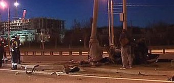В Москве в ДТП со столбом погибли три человека