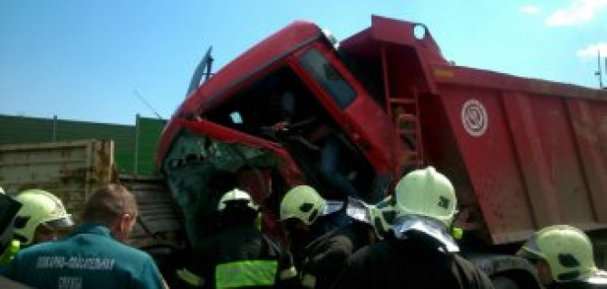 Пострадавших в ДТП на Киевском шоссе эвакуирует вертолет