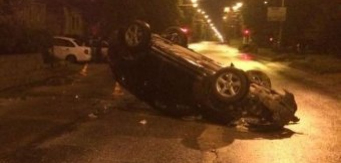 В Ставрополе в перевернувшейся иномарке пострадала женщина