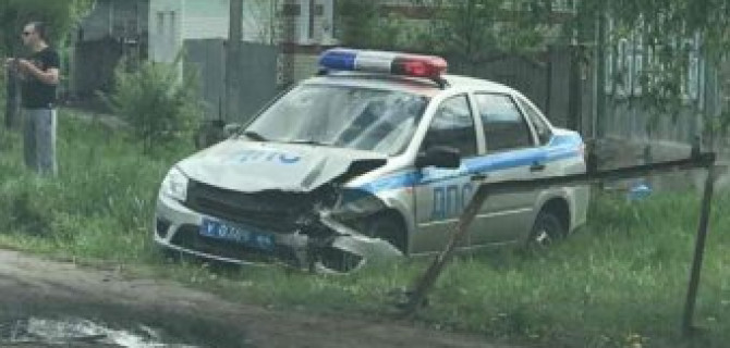 В Балашове  в ДТП попал автомобиль ДПС