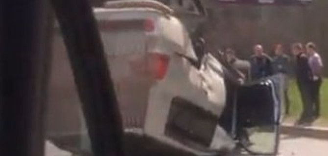 В центре Перми опрокинулся внедорожник