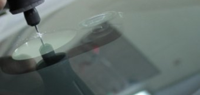 Как отремонтировать сколы на лобовом стекле автомобиля своими руками