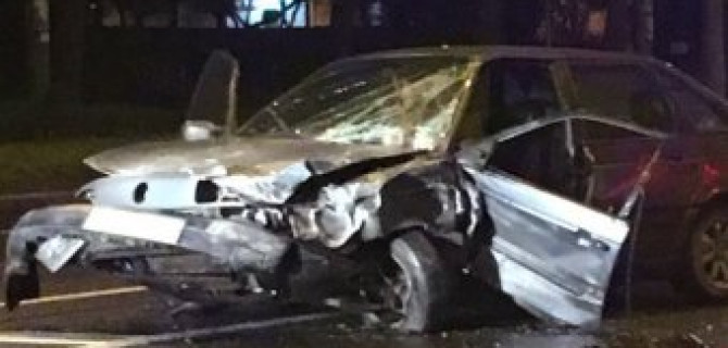 В Петербурге в массовом ДТП на Стачек пострадали три человека