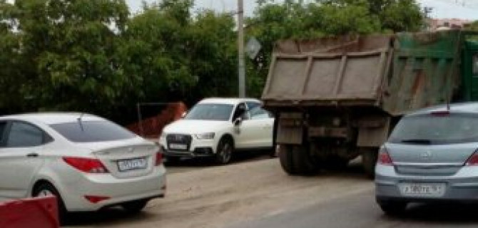 В Ростове КАМАЗ протаранил пять легковушек