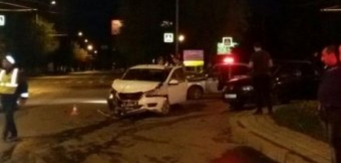 В центре Волгограда в ДТП погиб водитель иномарки