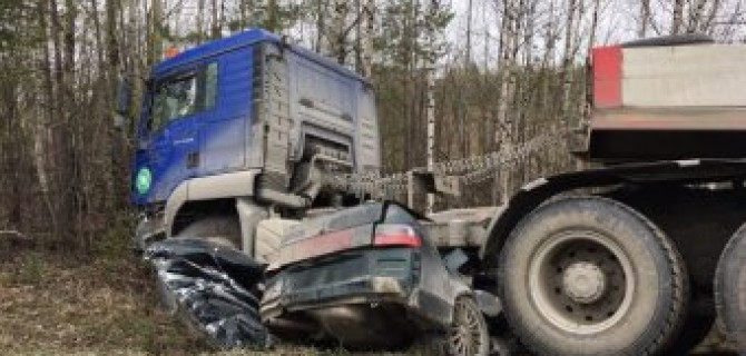 Появились фото с места смертельного ДТП под Пыть-Яхом