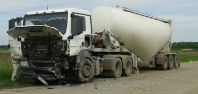 В ДТП с цементовозом под Саратовом погибли три молодых мужчины