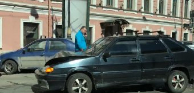 Неудачное маневрирование на Литейном проспекте в Петербурге – ДТП с троллейбусом 