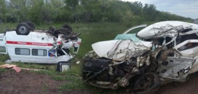 В ДТП со «скорой» под Оренбургом погибли два человека