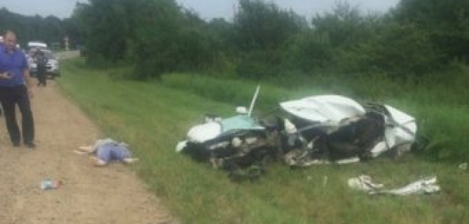 На Кубани в ДТП с грузовиком погибли два молодых человека