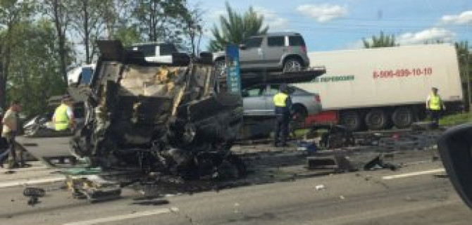 В массовом ДТП с грузовиками под Владимиром погибли два человека